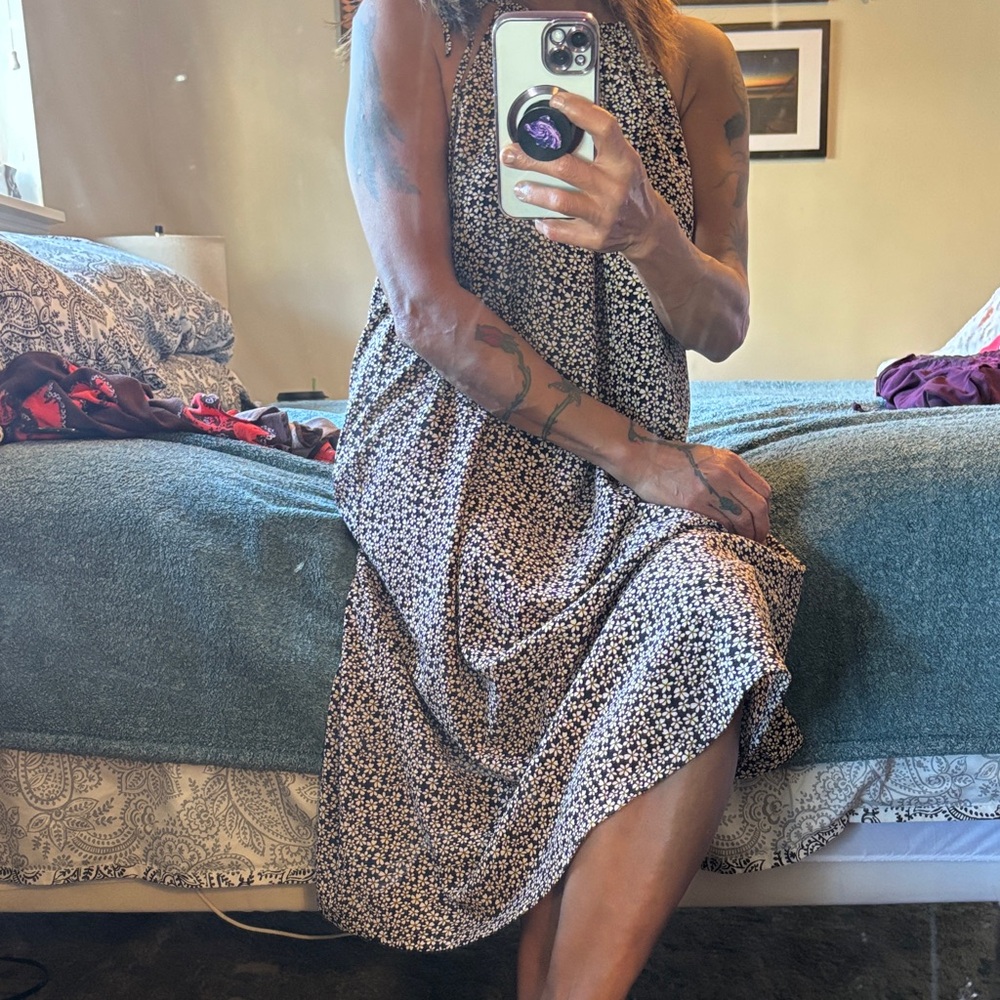 Elegant Black and White Floral Midi Dress